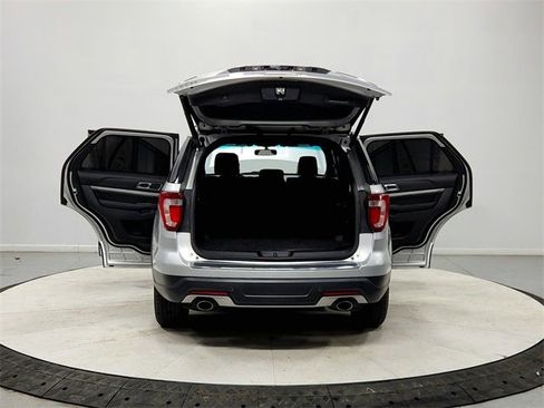 Used 2018 Ford Explorer XLT w/ Equipment Group 202A image 14