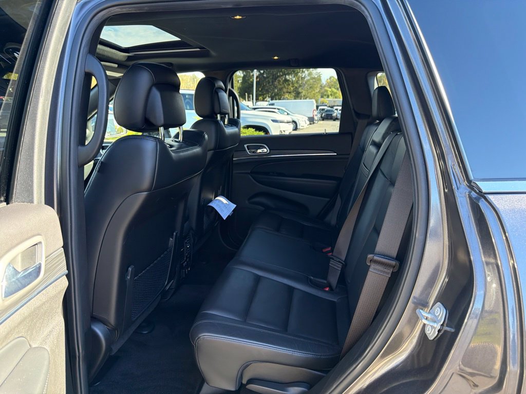 Used 2019 Jeep Grand Cherokee Limited AWD/4WD image 16