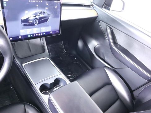 Used 2022 Tesla Model Y Long Range AWD/4WD image 30