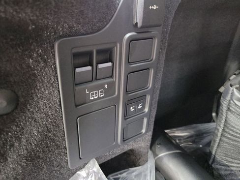 New 2026 Land Rover Discovery Dynamic SE AWD/4WD image 31