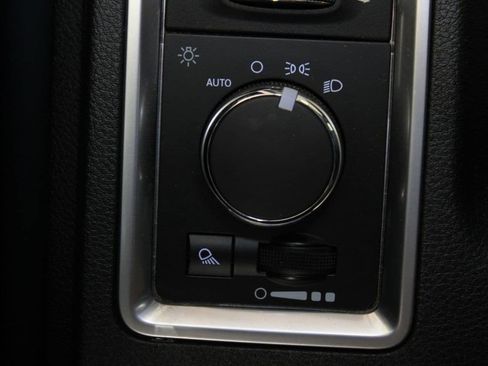 Used 2020 RAM 1500 Classic SLT w/ Luxury Group AWD/4WD image 34