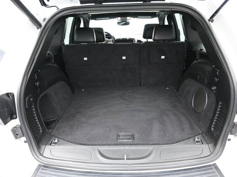 Used 2020 Jeep Grand Cherokee Laredo w/ Laredo X Package image 24