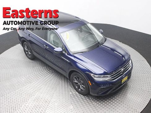 Used 2023 Volkswagen Tiguan SE AWD/4WD image 3