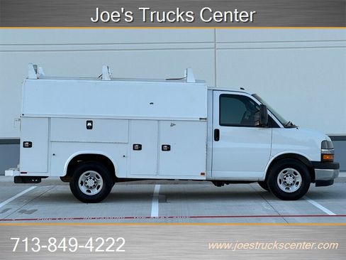 Used 2018 Chevrolet Express 3500 w/ Power Convenience Package image 9