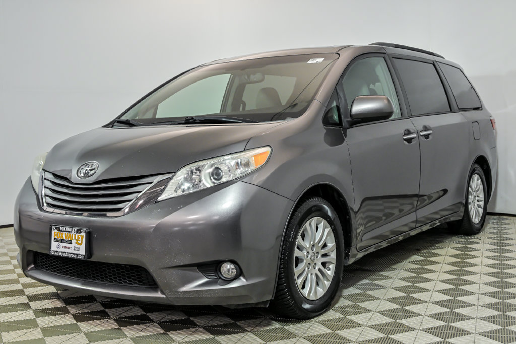 Used 2015 Toyota Sienna XLE FWD image 5