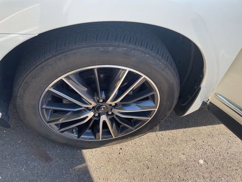 Used 2019 INFINITI QX60 Luxe w/ Sensory Package image 2