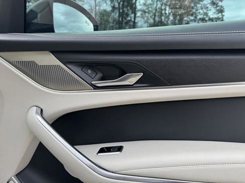 Used 2024 Jaguar F-PACE R-Dynamic S image 28