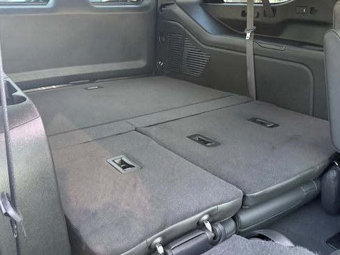 Used 2024 GMC Yukon XL Denali w/ Advanced Technology Package image 28