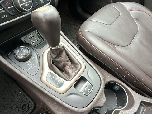 Used 2014 Jeep Cherokee Trailhawk w/ Technology Group image 32