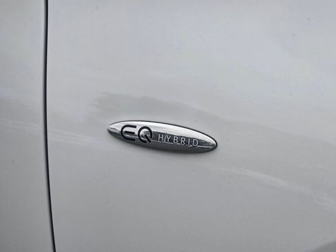 Used 2025 Mercedes-Benz GLE 450e 4MATIC image 32