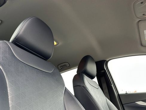 Used 2022 Chevrolet Bolt EUV LT w/ Convenience Package image 16