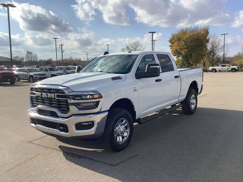 New 2026 RAM 2500 Tradesman AWD/4WD image 3