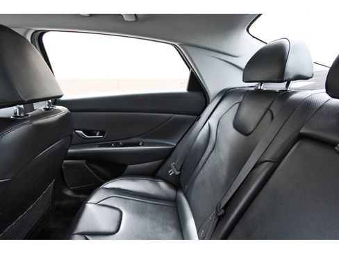 Used 2025 Hyundai Elantra Limited FWD image 13