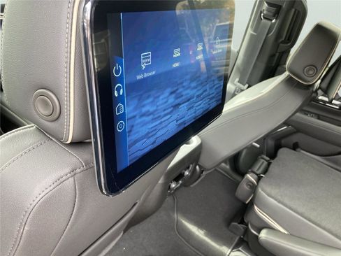 New 2026 Chevrolet Suburban Premier image 24