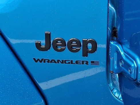Used 2025 Jeep Wrangler Unlimited Sahara AWD/4WD image 30