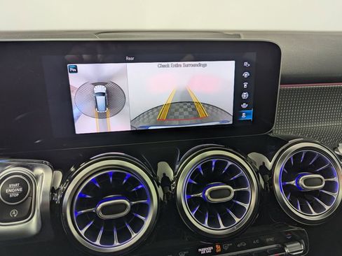 Used 2021 Mercedes-Benz GLB 250 image 9