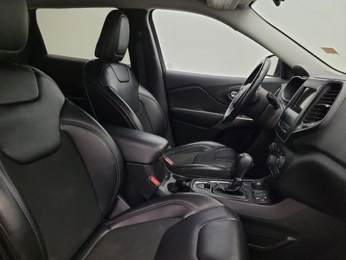 Used 2019 Jeep Cherokee Latitude Plus AWD/4WD image 21