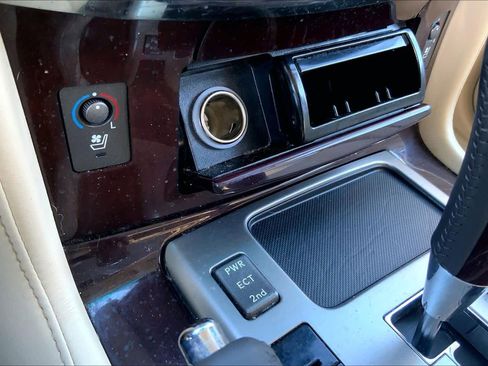 Used 2013 Lexus LX 570 4WD image 32