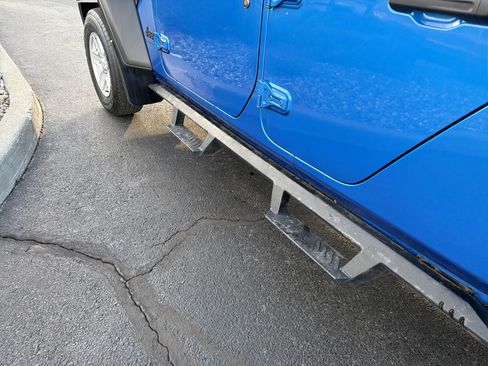 Used 2020 Jeep Gladiator Sport w/ Quick Order Package 24S image 29