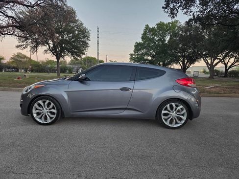 Used 2013 Hyundai Veloster w/ Style Pkg image 9