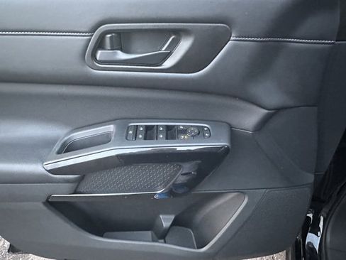 Certified 2023 Nissan Pathfinder SV w/ Black Appearance Package image 19