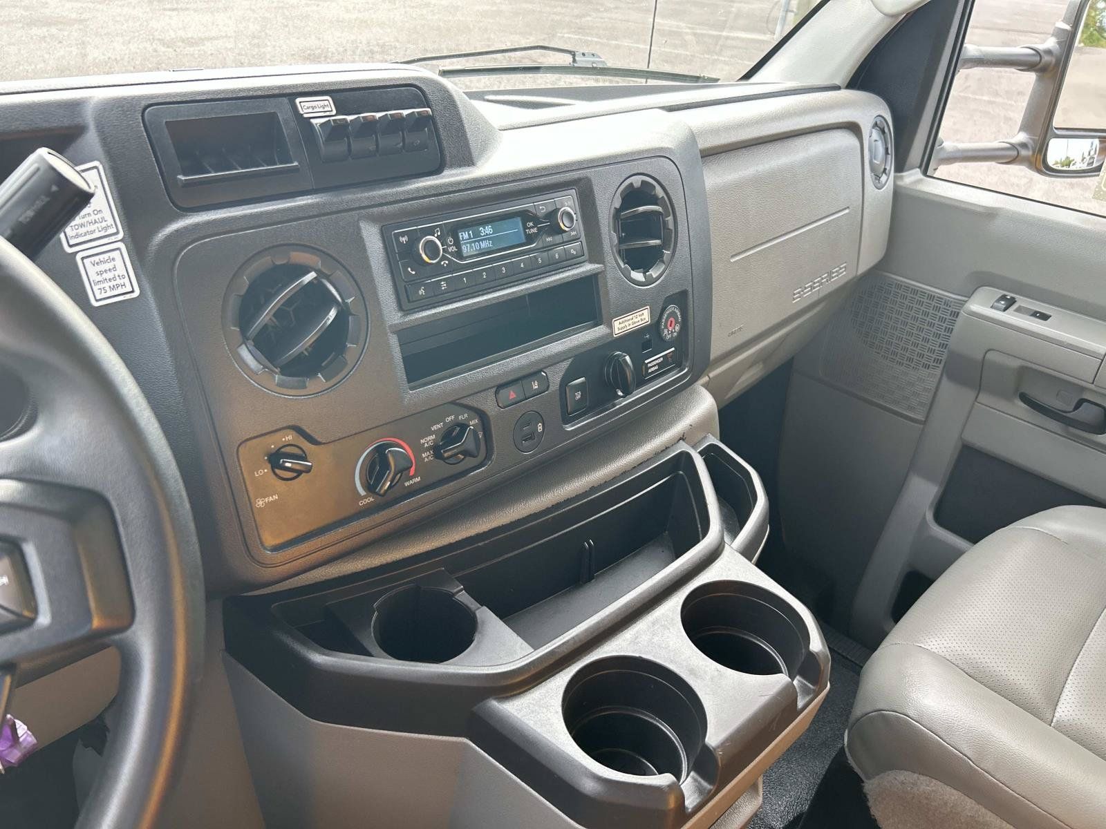 Used 2022 Ford E-350 and Econoline 350 Super Duty RWD image 32