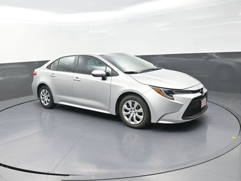 Used 2024 Toyota Corolla LE image 25