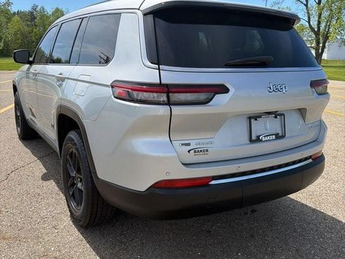 Used 2022 Jeep Grand Cherokee L Laredo w/ Luxury Tech Group I AWD/4WD image 7