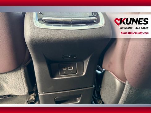 Used 2022 Cadillac XT6 Premium Luxury image 8