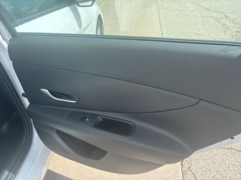 Used 2025 Hyundai Elantra Blue image 18