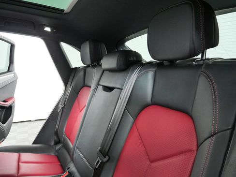 Certified 2023 Porsche Macan S AWD/4WD image 22