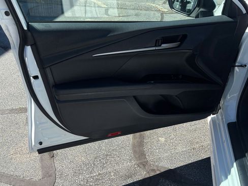 Used 2025 Toyota Camry SE image 25