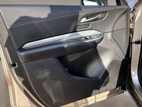 Used 2022 Cadillac XT4 Premium Luxury w/ Enhanced Visibility Package FWD image 18