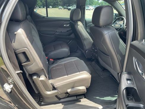 Used 2023 Chevrolet Traverse High Country AWD/4WD image 40