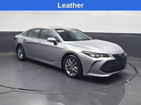 Used 2022 Toyota Avalon XLE w/ Moonroof Package FWD image 2