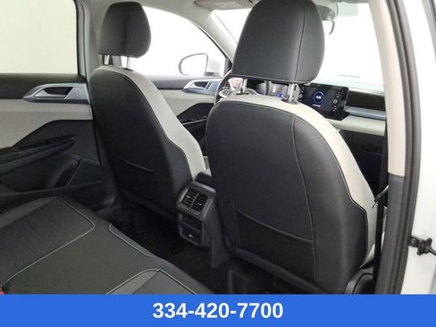 New 2025 Volkswagen Taos SE image 22