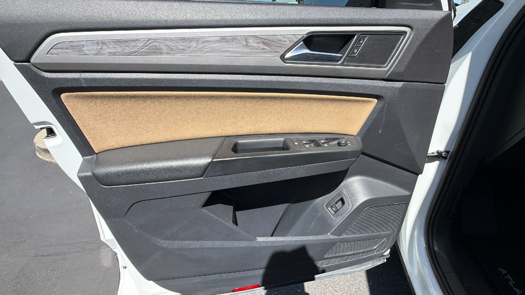 Used 2020 Volkswagen Atlas Cross Sport SE w/ Panoramic Sunroof Package FWD image 20