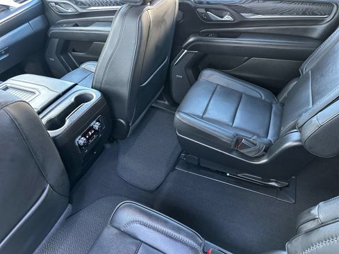 Used 2023 GMC Yukon XL Denali AWD/4WD image 12