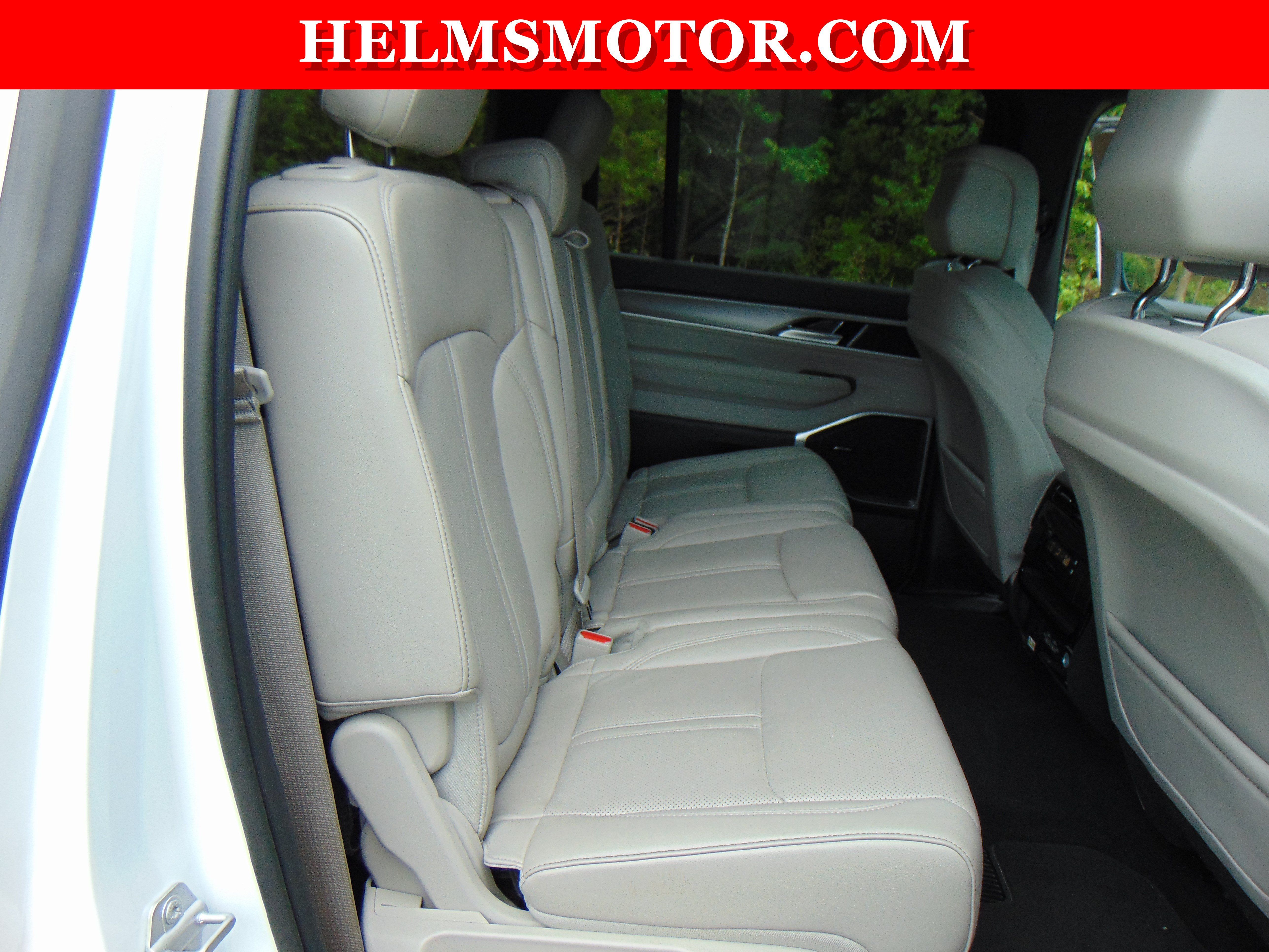 Used 2025 Jeep Wagoneer 4WD image 34