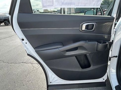 New 2025 Kia Sorento LX image 22