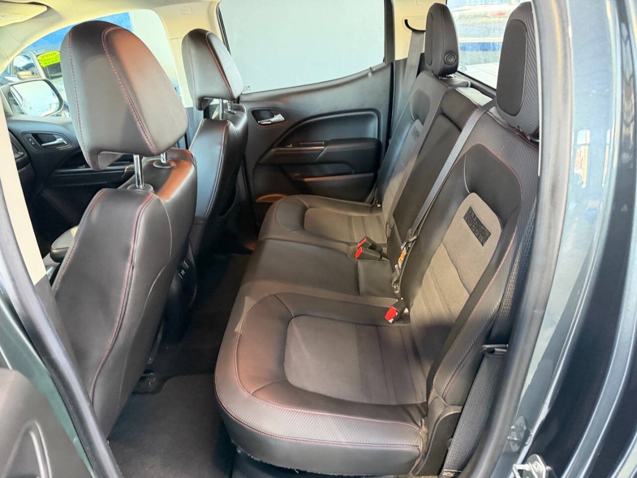 Used 2015 GMC Canyon SLE AWD/4WD image 16