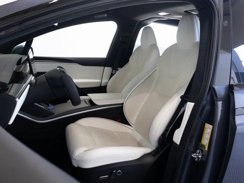 Used 2022 Tesla Model X Plaid image 18