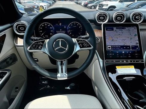 Used 2026 Mercedes-Benz GLC 300 4MATIC image 4