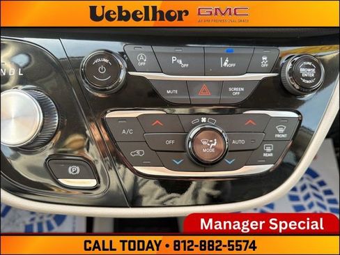 Used 2024 Chrysler Pacifica Touring-L image 28