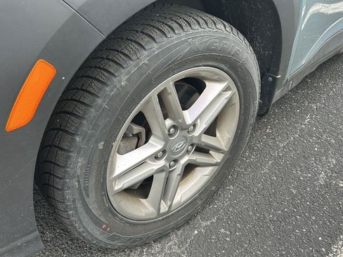 Used 2022 Hyundai Kona SE AWD/4WD image 2