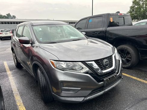 Used 2018 Nissan Rogue S AWD/4WD image 2