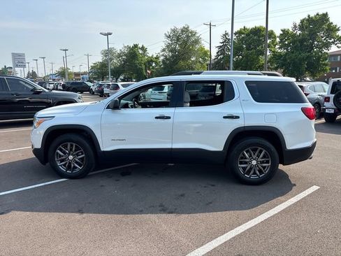 Used 2017 GMC Acadia SLT FWD image 3