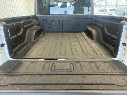 Used 2025 Jeep Gladiator Sport AWD/4WD image 16