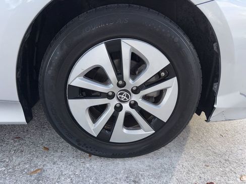 Used 2016 Toyota Prius Two image 32