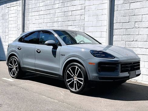 Certified 2025 Porsche Cayenne E-Hybrid Coupe AWD/4WD image 7